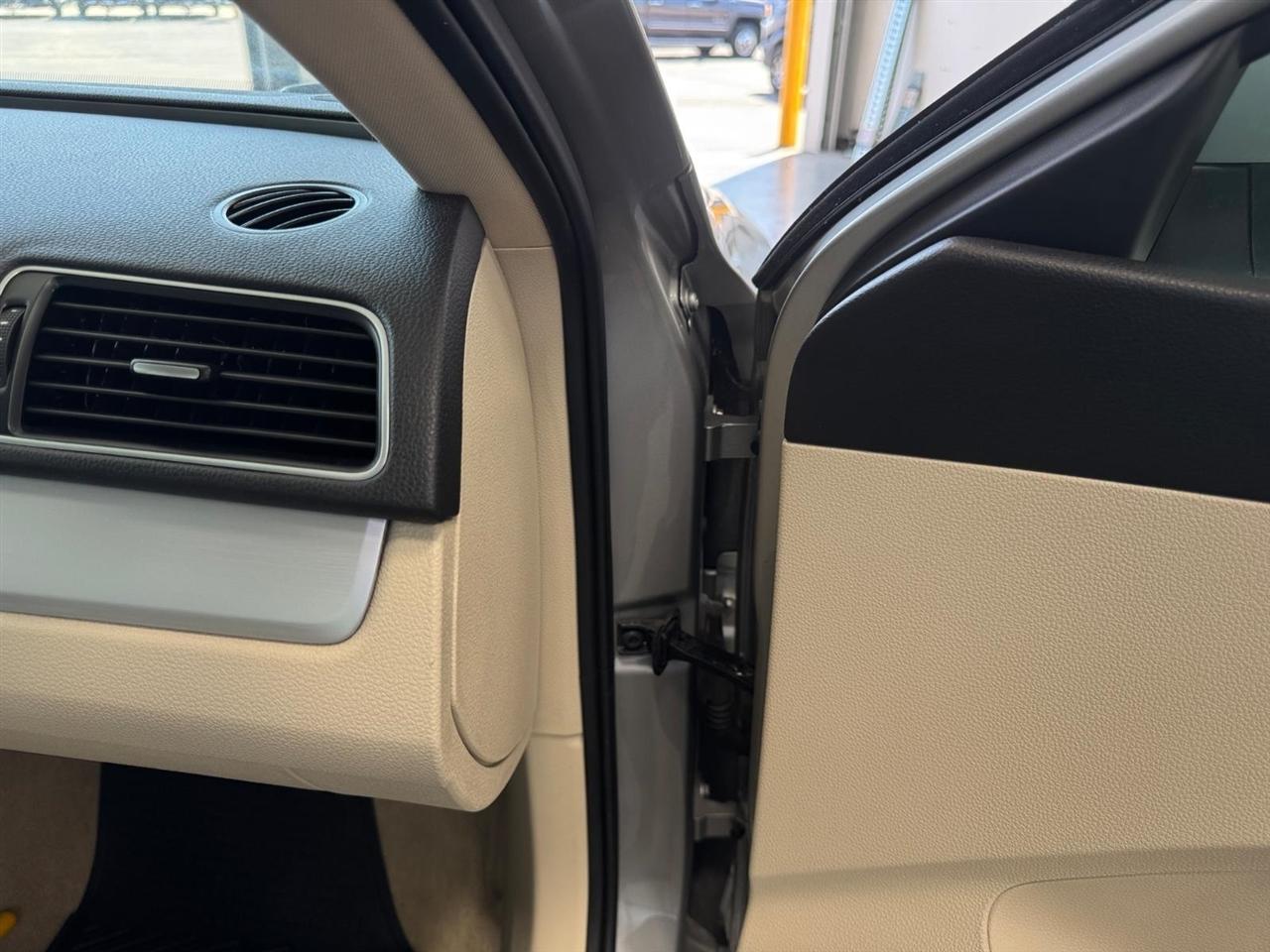 Volkswagen Passat 4dr Sdn 2.5L Auto SE 2013