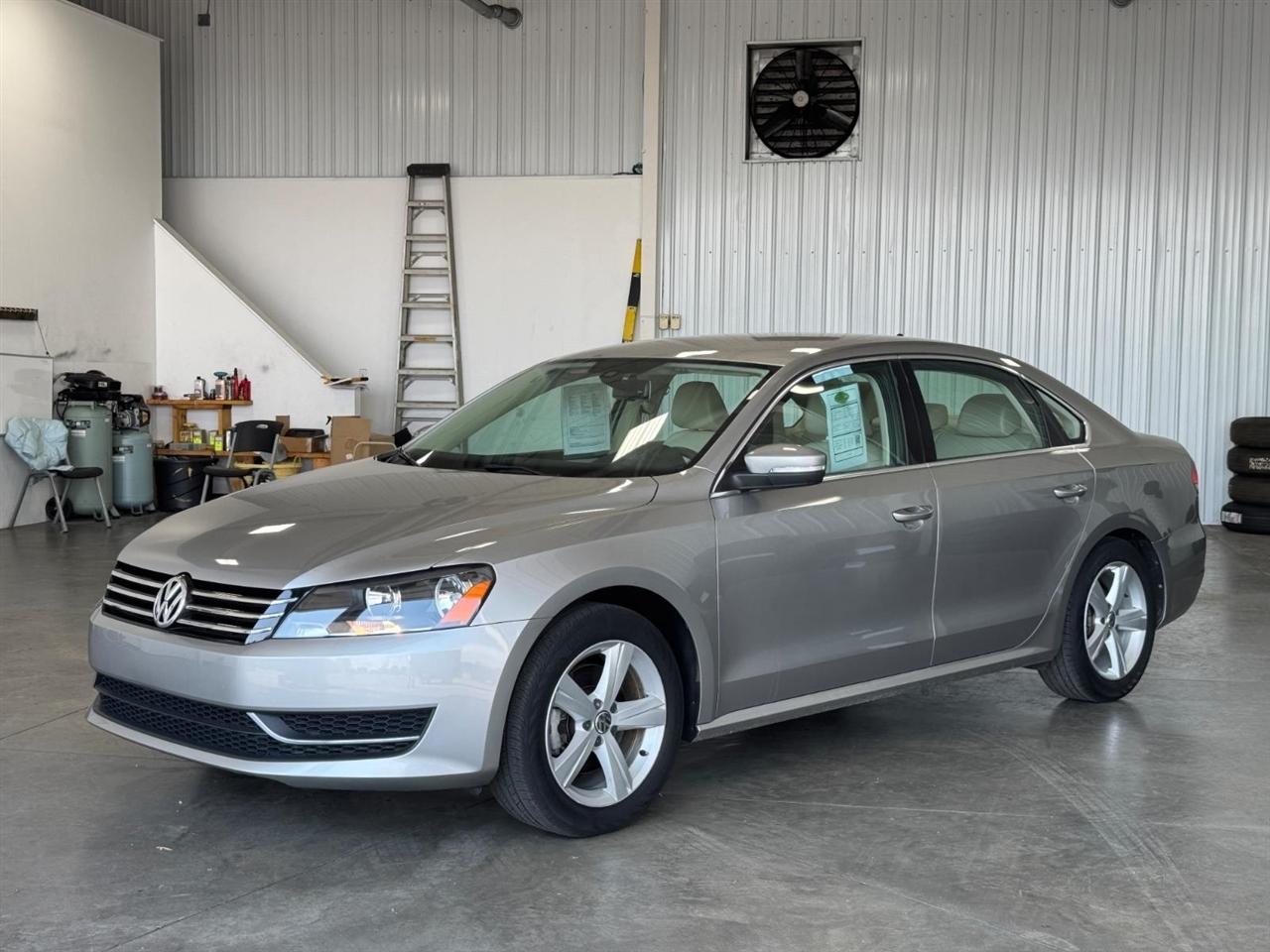 Volkswagen Passat 4dr Sdn 2.5L Auto SE 2013