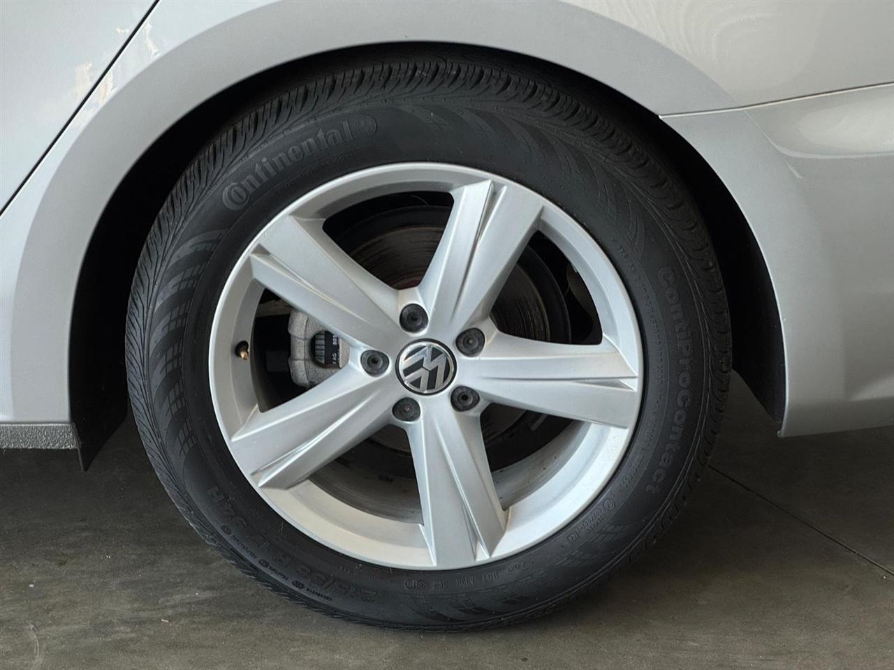Volkswagen Passat 4dr Sdn 2.5L Auto SE 2013