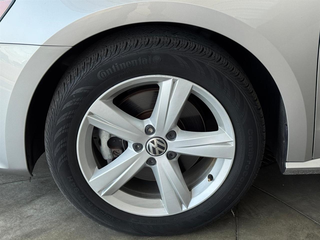 Volkswagen Passat 4dr Sdn 2.5L Auto SE 2013