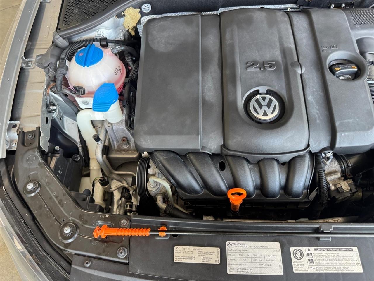 Volkswagen Passat 4dr Sdn 2.5L Auto SE 2013