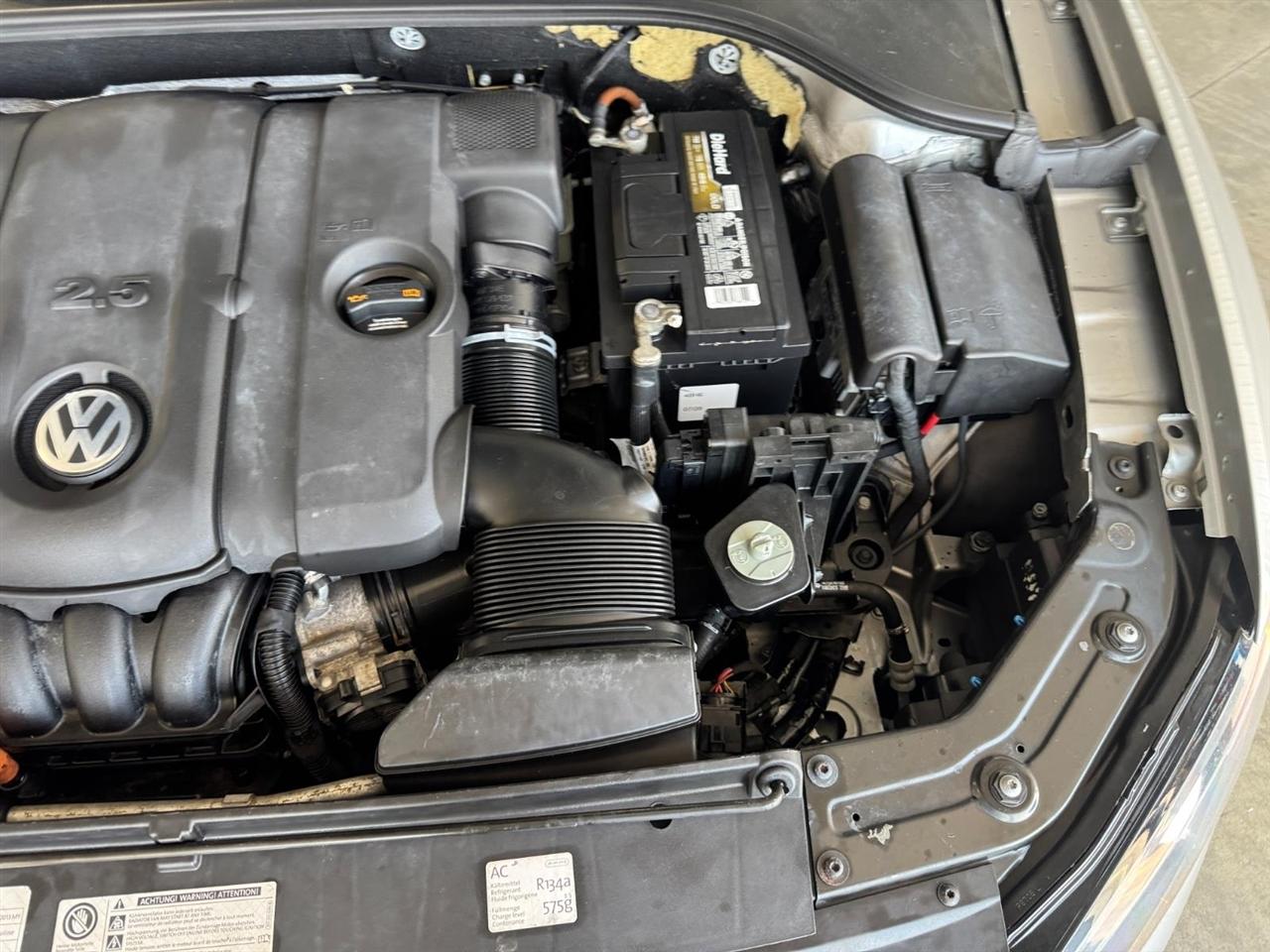 Volkswagen Passat 4dr Sdn 2.5L Auto SE 2013