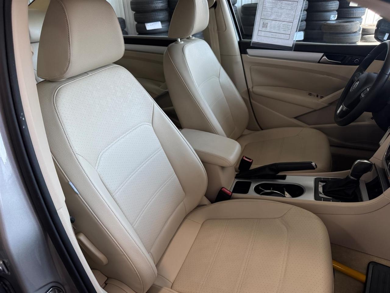 Volkswagen Passat 4dr Sdn 2.5L Auto SE 2013