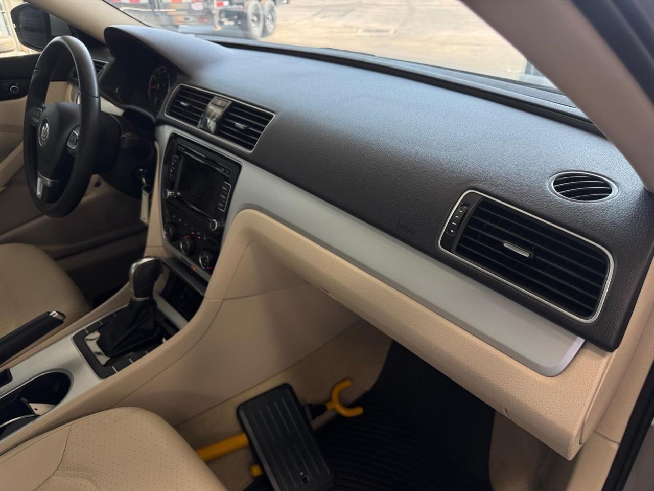Volkswagen Passat 4dr Sdn 2.5L Auto SE 2013