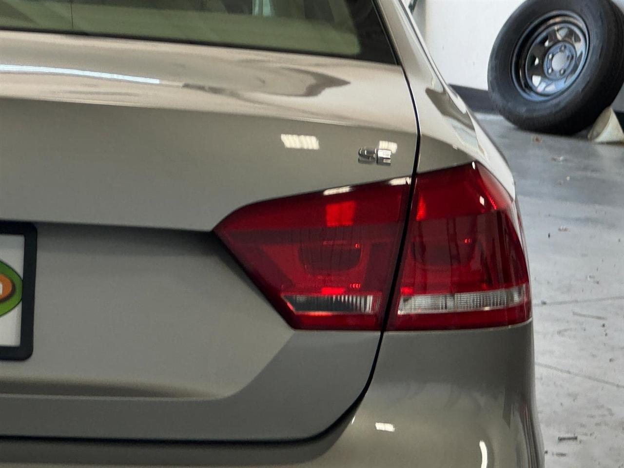 Volkswagen Passat 4dr Sdn 2.5L Auto SE 2013