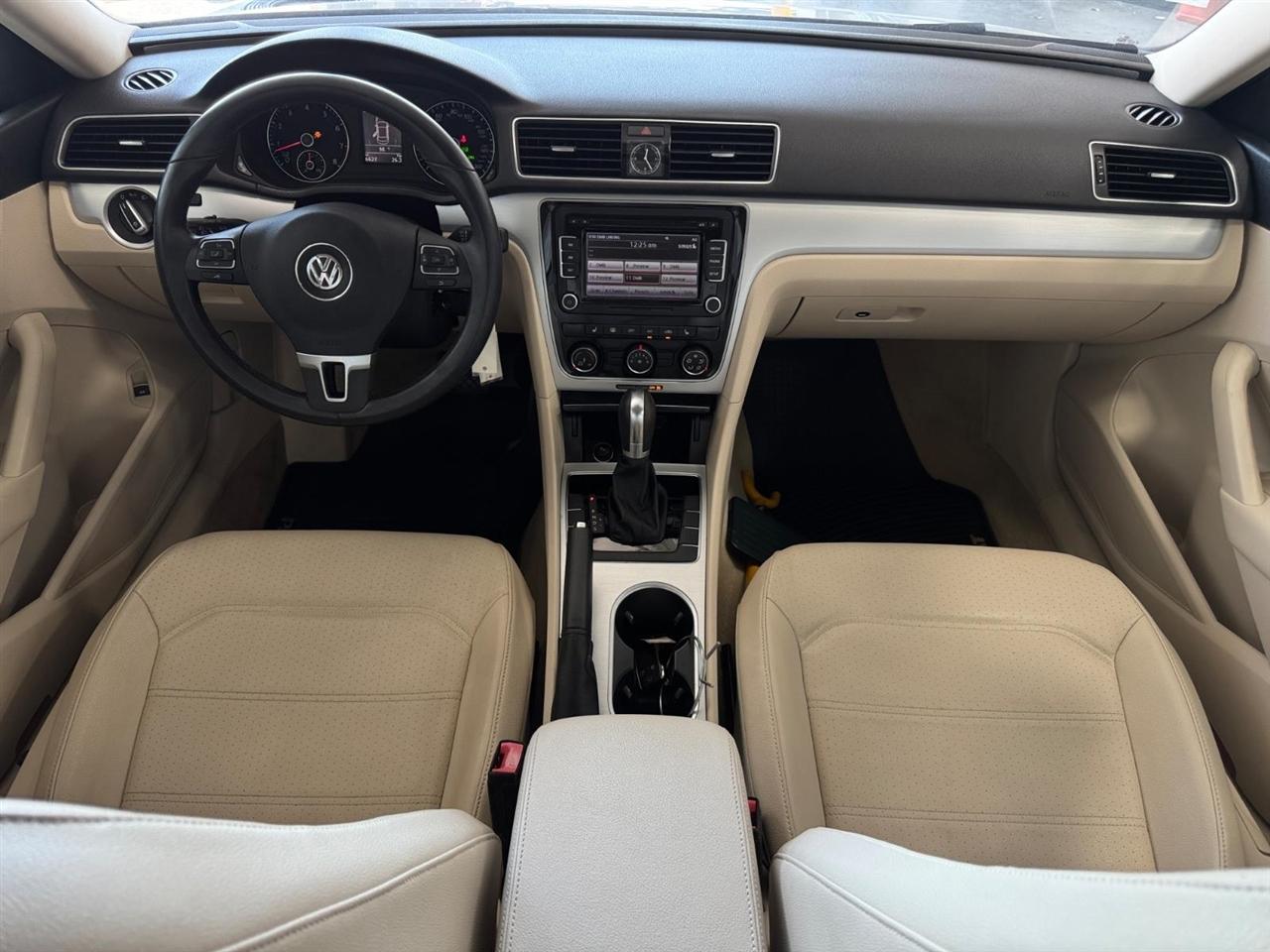 Volkswagen Passat 4dr Sdn 2.5L Auto SE 2013