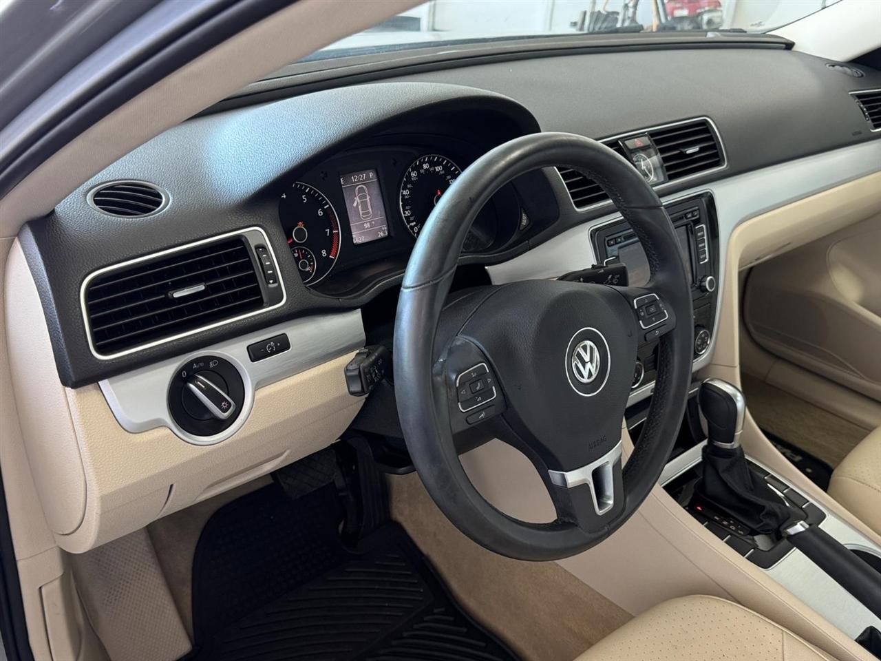Volkswagen Passat 4dr Sdn 2.5L Auto SE 2013