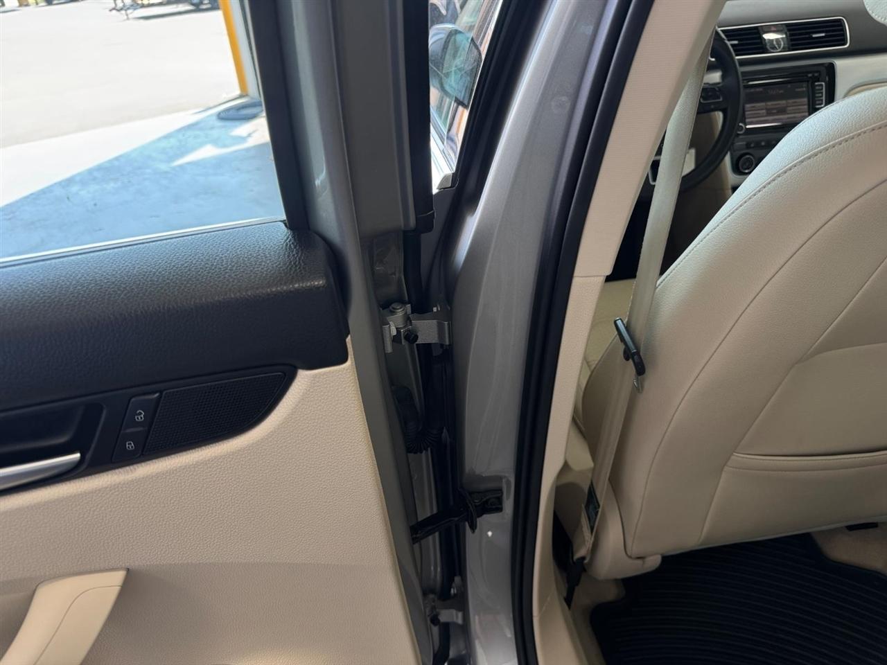 Volkswagen Passat 4dr Sdn 2.5L Auto SE 2013