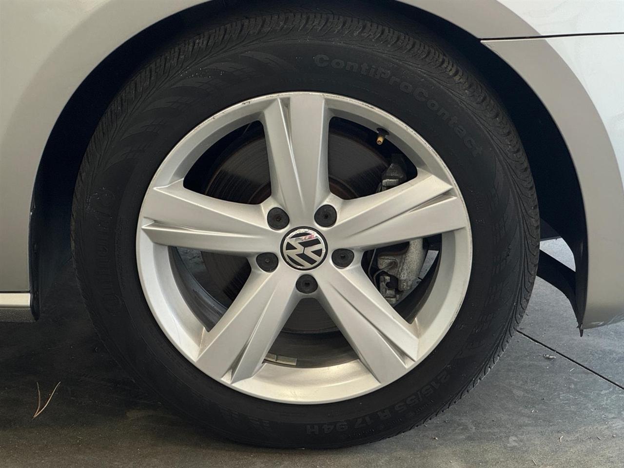 Volkswagen Passat 4dr Sdn 2.5L Auto SE 2013