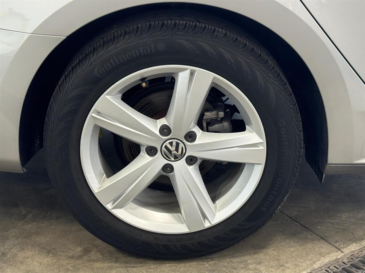 Volkswagen Passat 4dr Sdn 2.5L Auto SE 2013