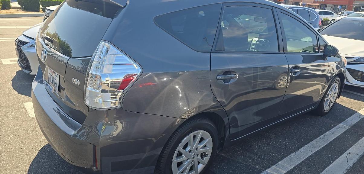 Toyota Prius V 5dr Wgn Three (Natl) 2012
