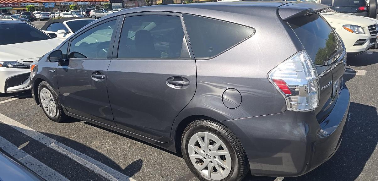 Toyota Prius V 5dr Wgn Three (Natl) 2012