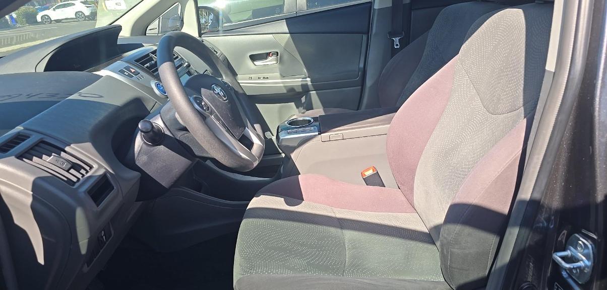 Toyota Prius V 5dr Wgn Three (Natl) 2012