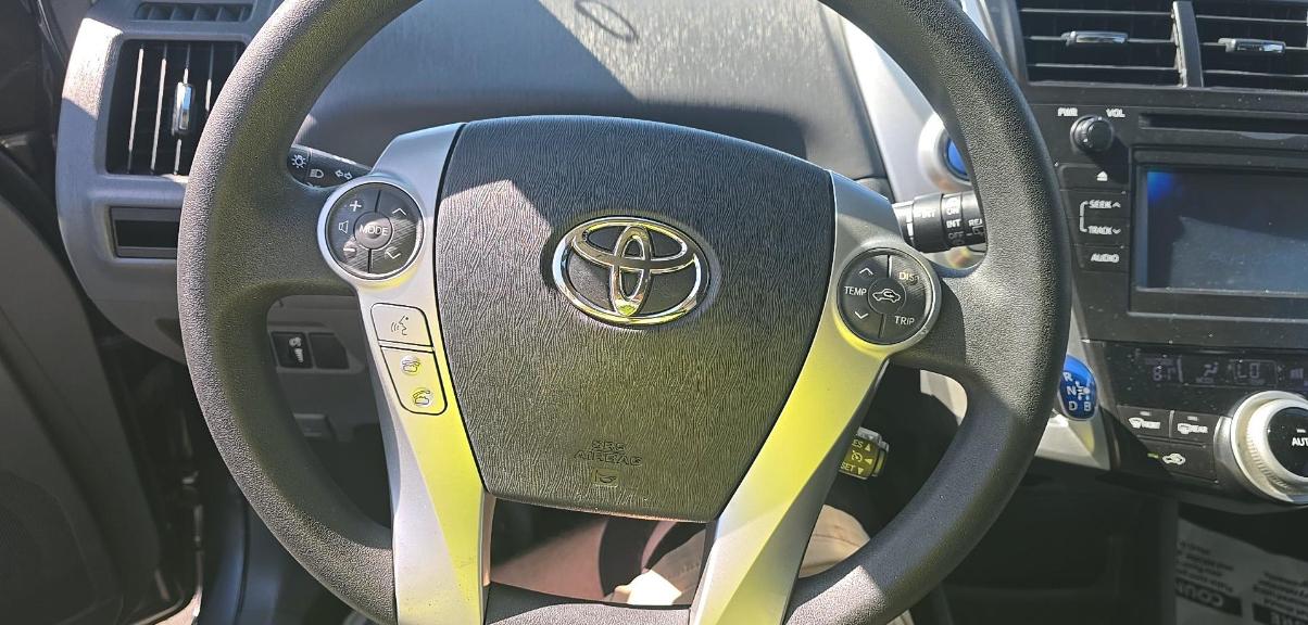 Toyota Prius V 5dr Wgn Three (Natl) 2012