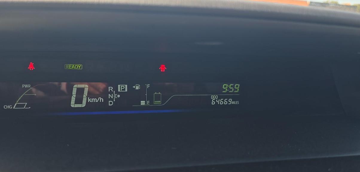 Toyota Prius V 5dr Wgn Three (Natl) 2012