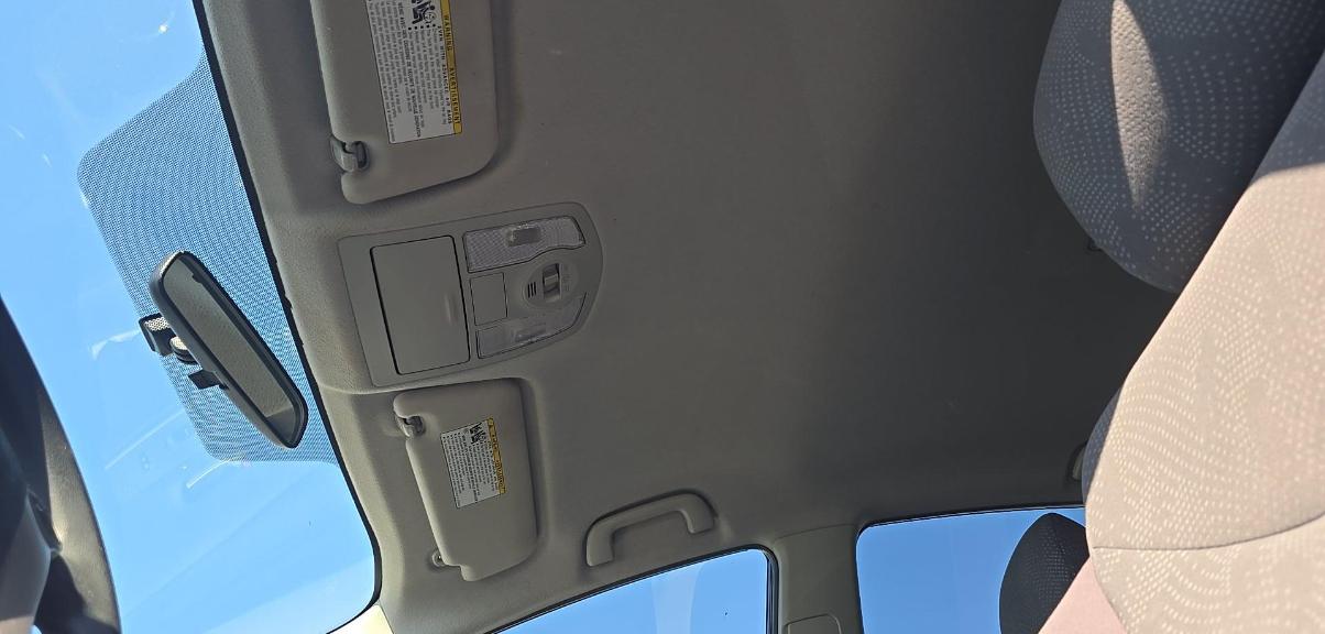 Toyota Prius V 5dr Wgn Three (Natl) 2012