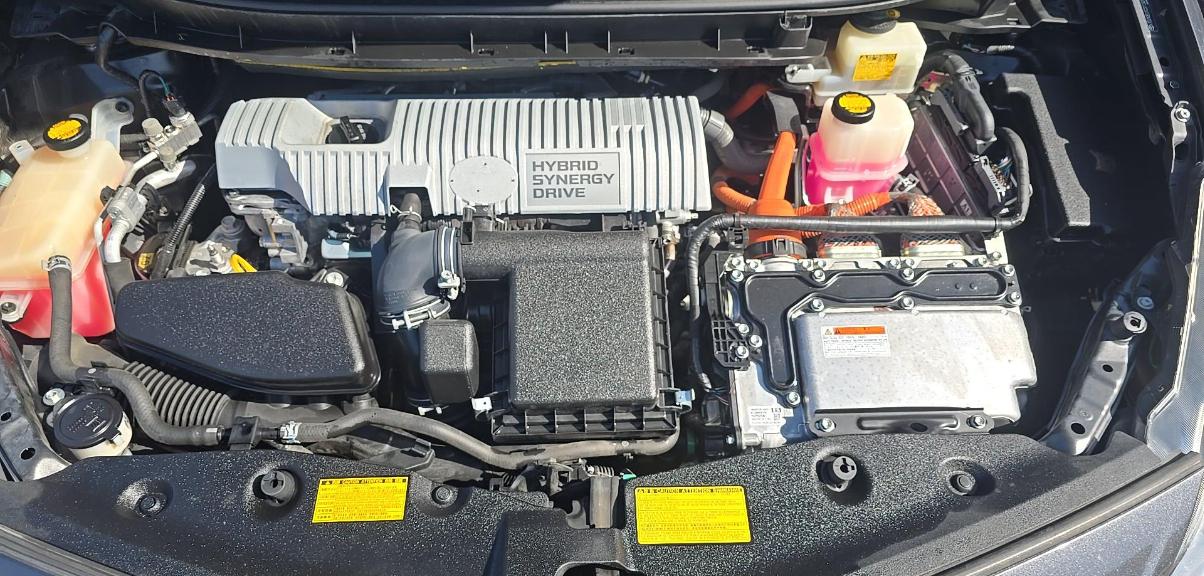 Toyota Prius V 5dr Wgn Three (Natl) 2012