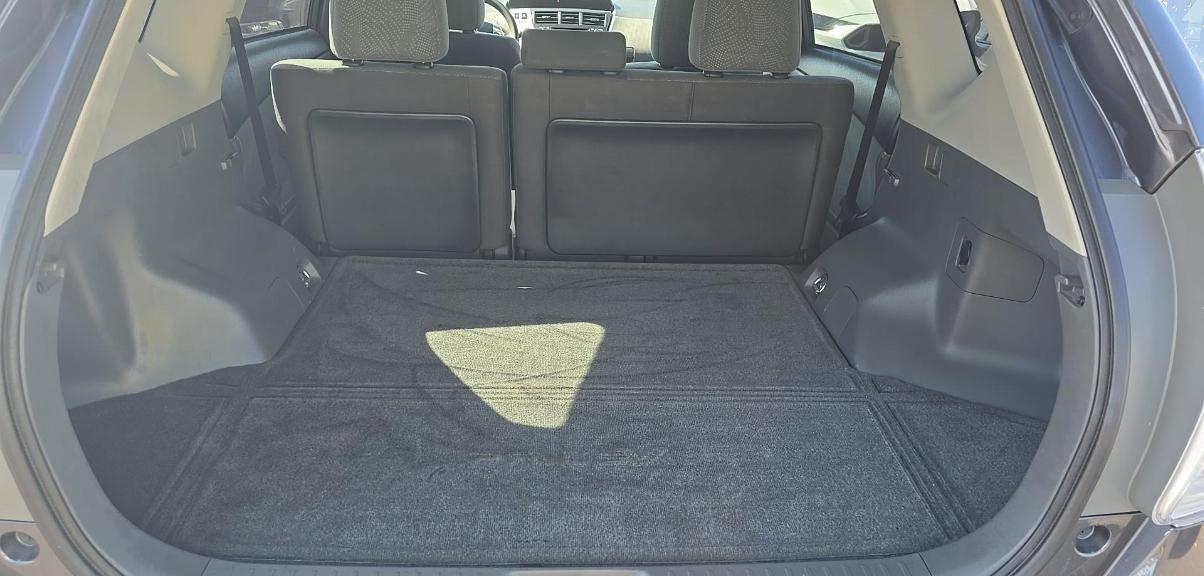 Toyota Prius V 5dr Wgn Three (Natl) 2012