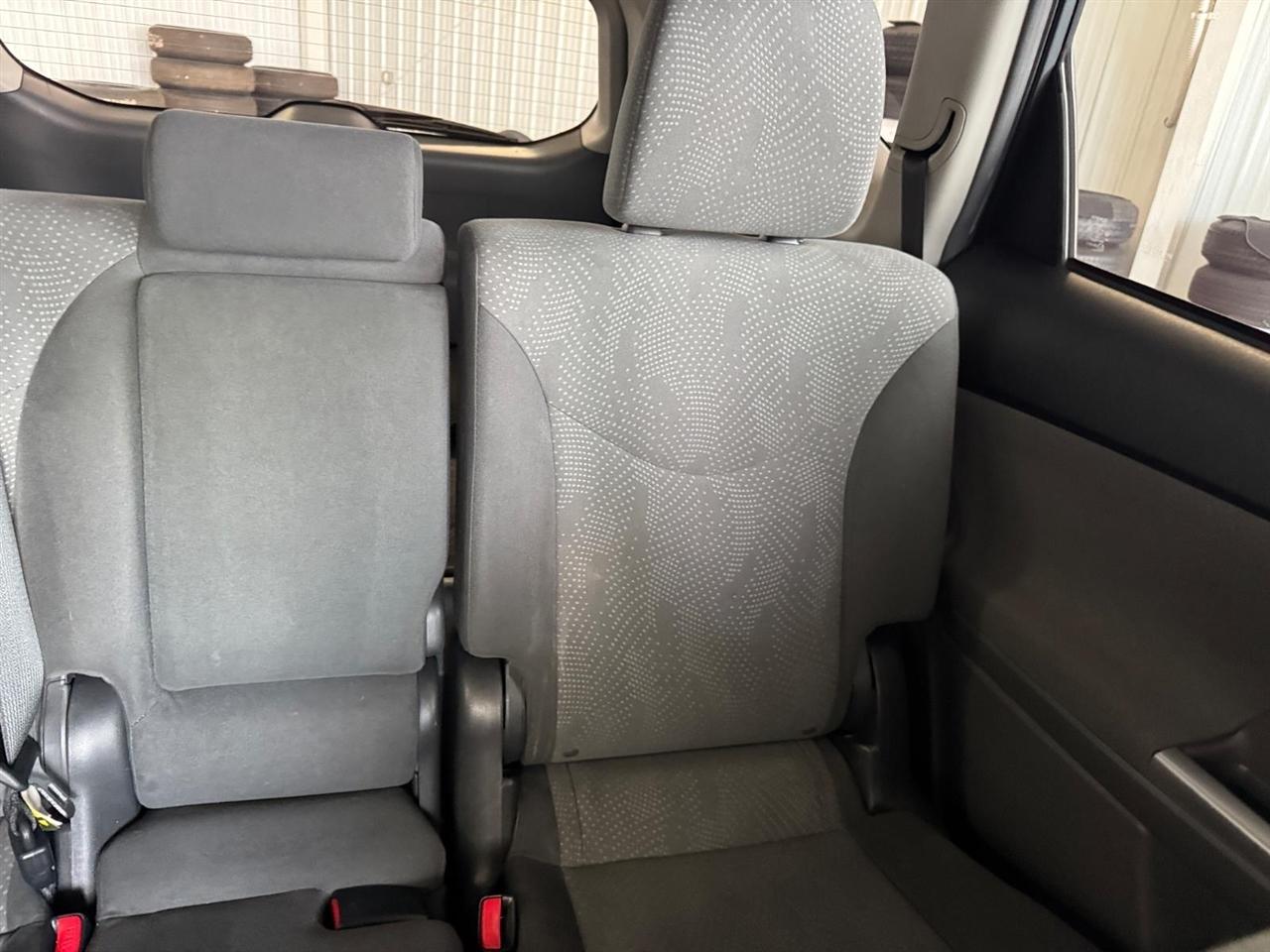 Toyota Prius V 5dr Wgn Three (Natl) 2012