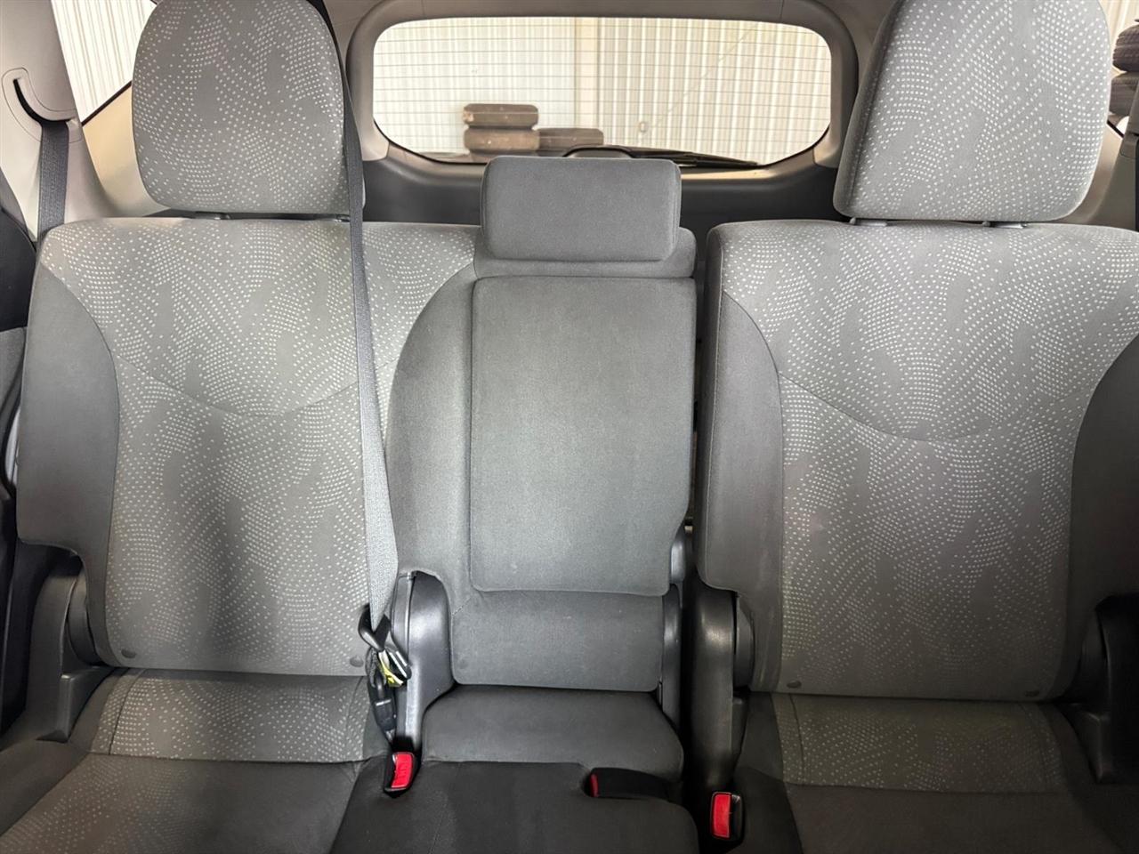 Toyota Prius V 5dr Wgn Three (Natl) 2012