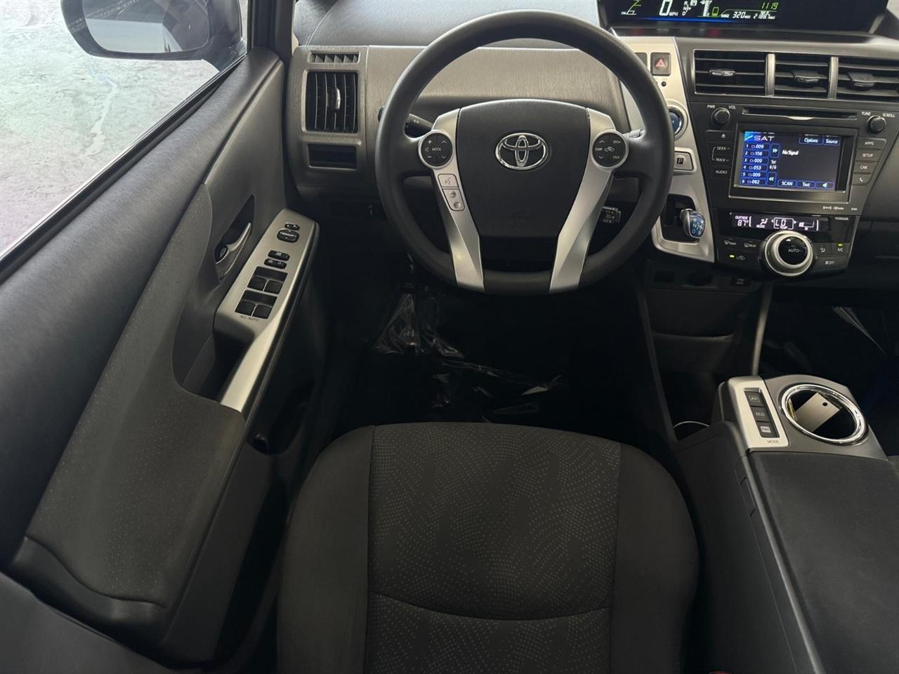 Toyota Prius V 5dr Wgn Three (Natl) 2012