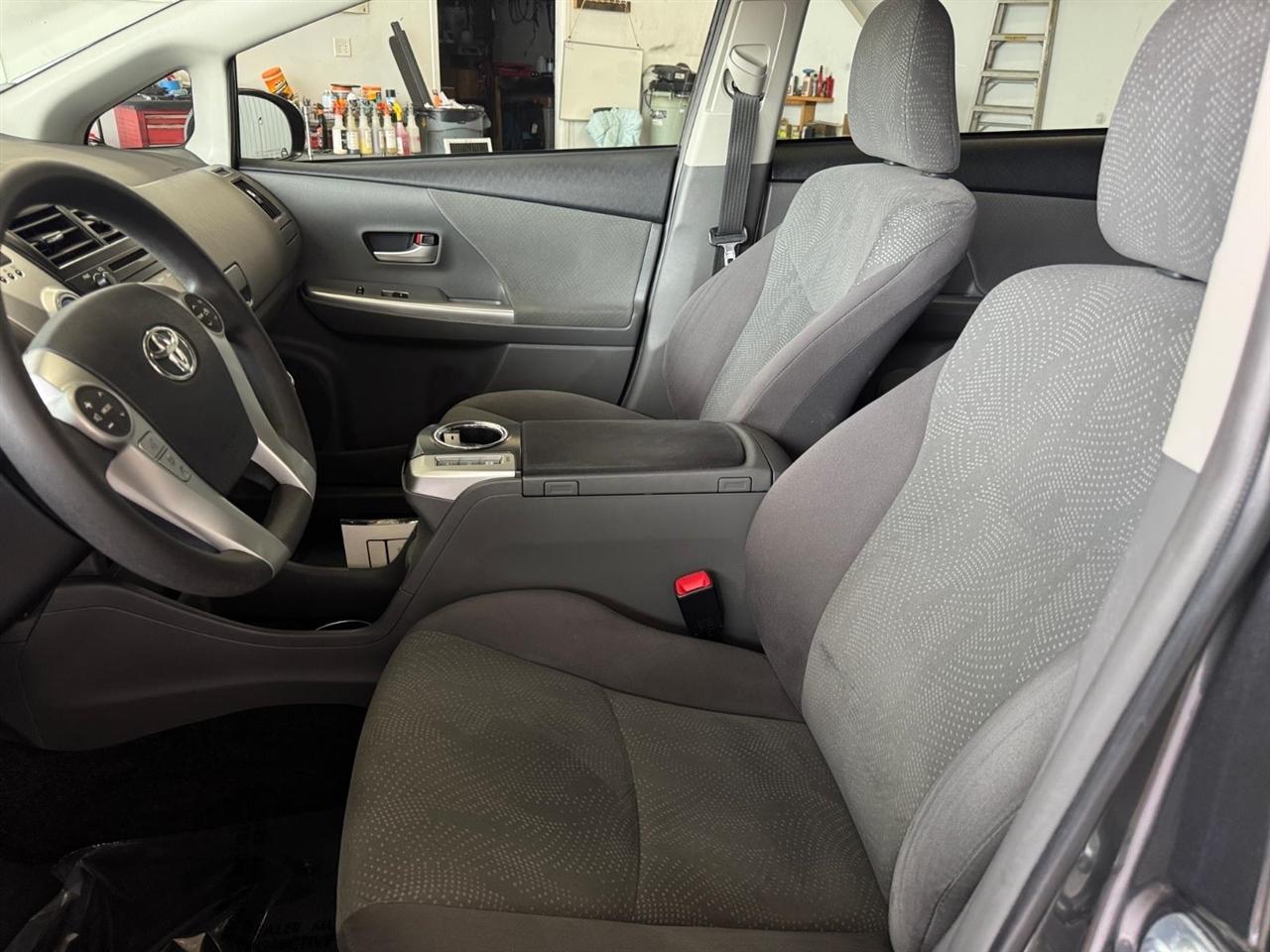 Toyota Prius V 5dr Wgn Three (Natl) 2012