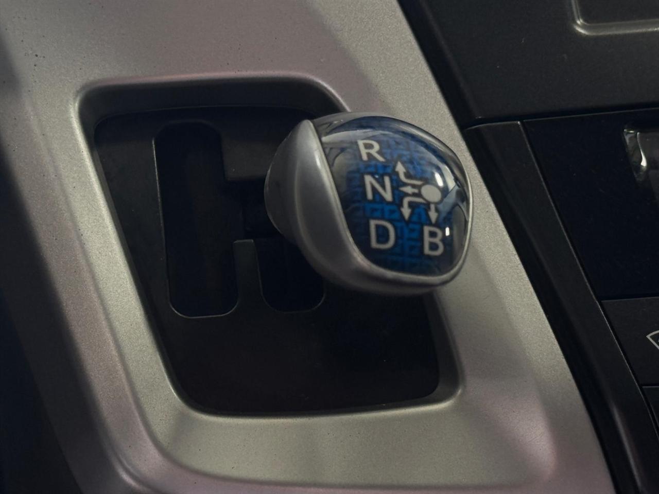 Toyota Prius V 5dr Wgn Three (Natl) 2012