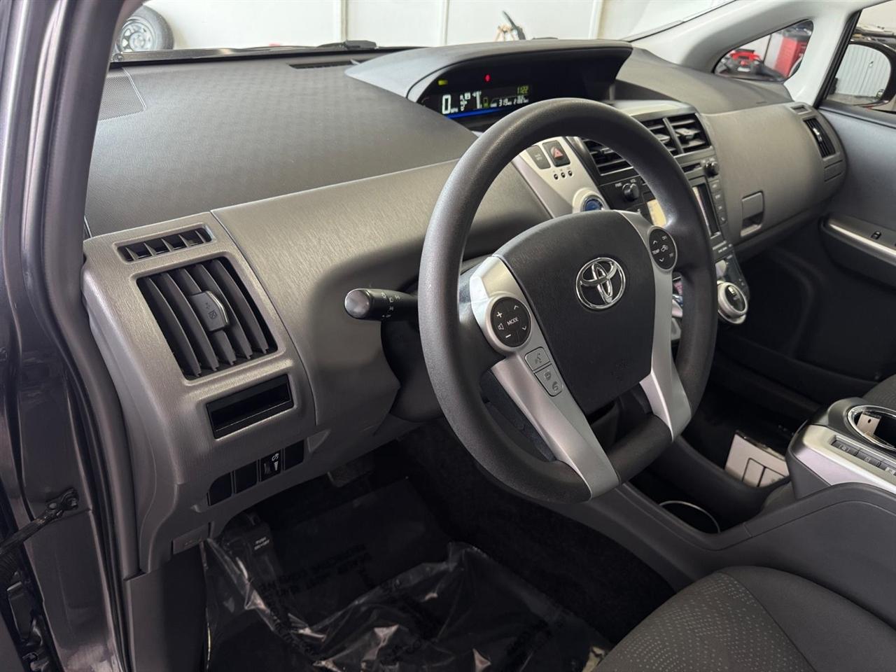 Toyota Prius V 5dr Wgn Three (Natl) 2012