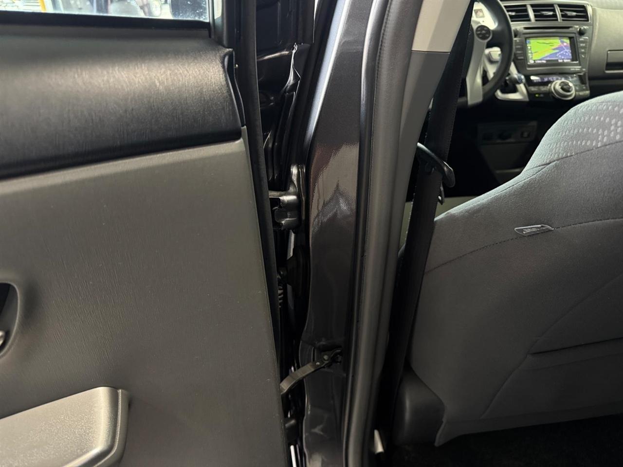 Toyota Prius V 5dr Wgn Three (Natl) 2012