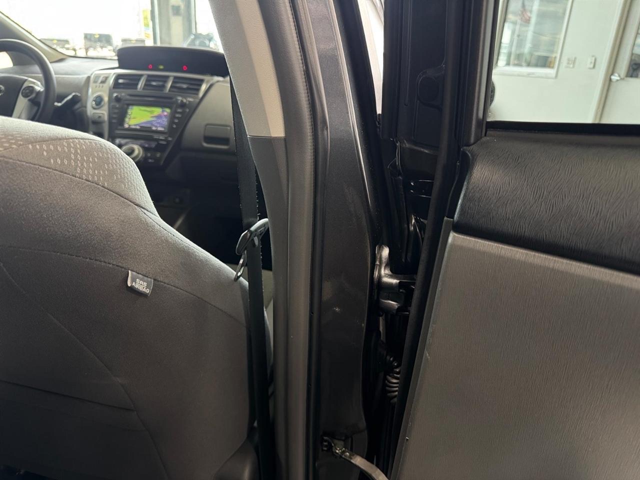 Toyota Prius V 5dr Wgn Three (Natl) 2012