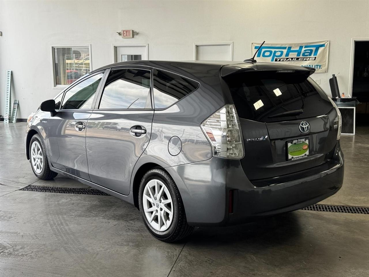 Toyota Prius V 5dr Wgn Three (Natl) 2012