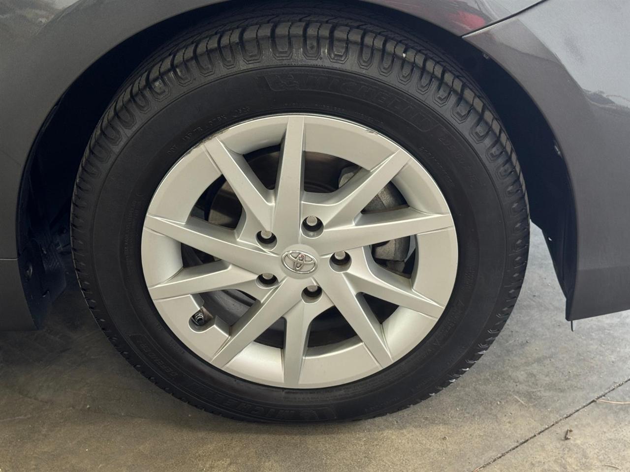 Toyota Prius V 5dr Wgn Three (Natl) 2012