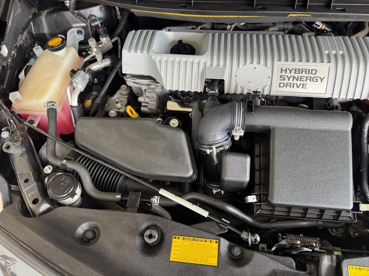 Toyota Prius V 5dr Wgn Three (Natl) 2012