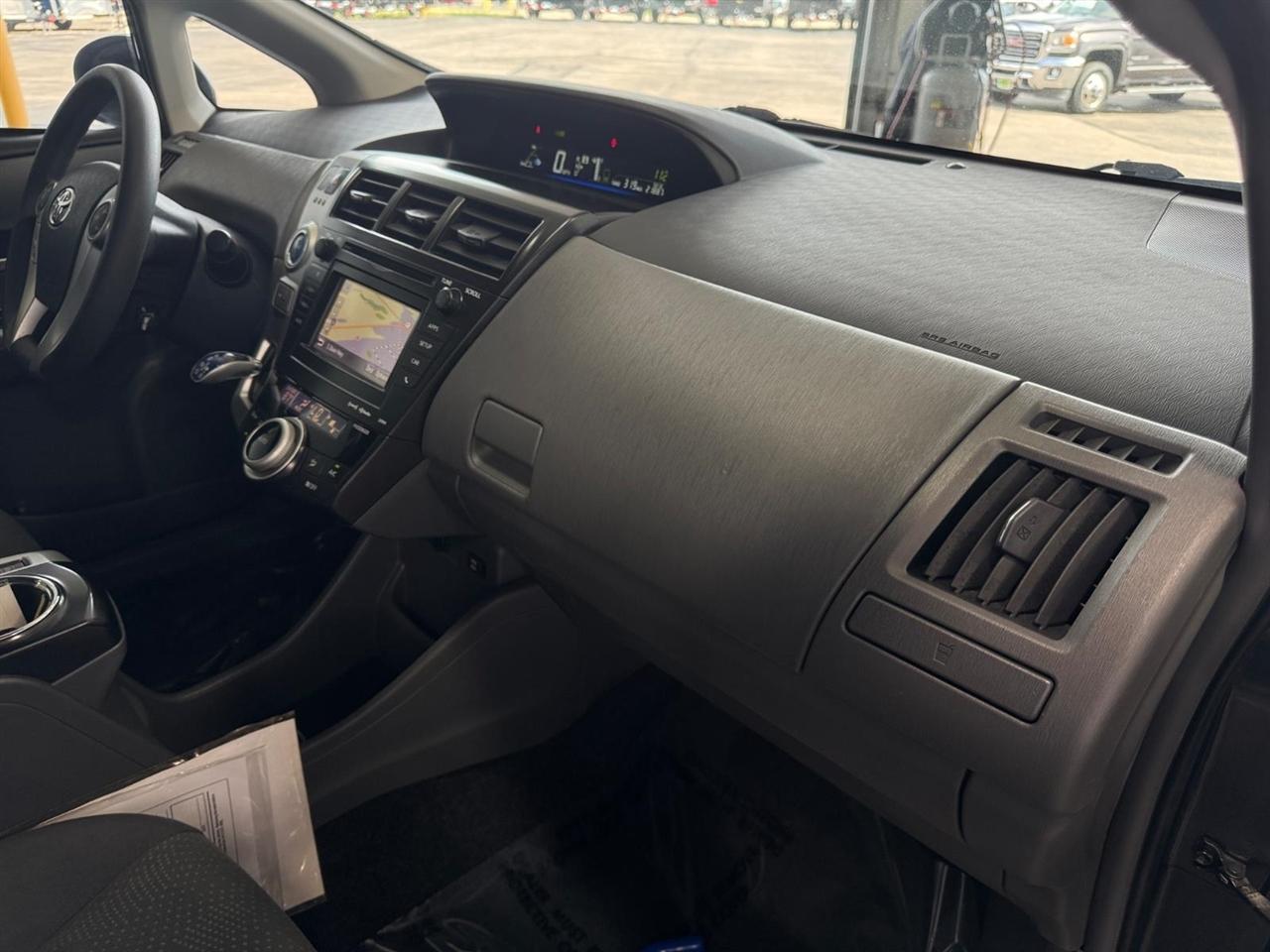 Toyota Prius V 5dr Wgn Three (Natl) 2012