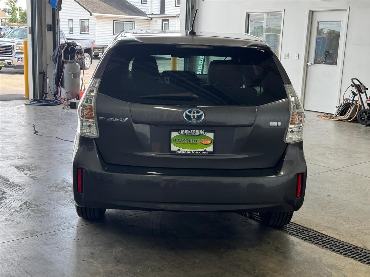 Toyota Prius V 5dr Wgn Three (Natl) 2012
