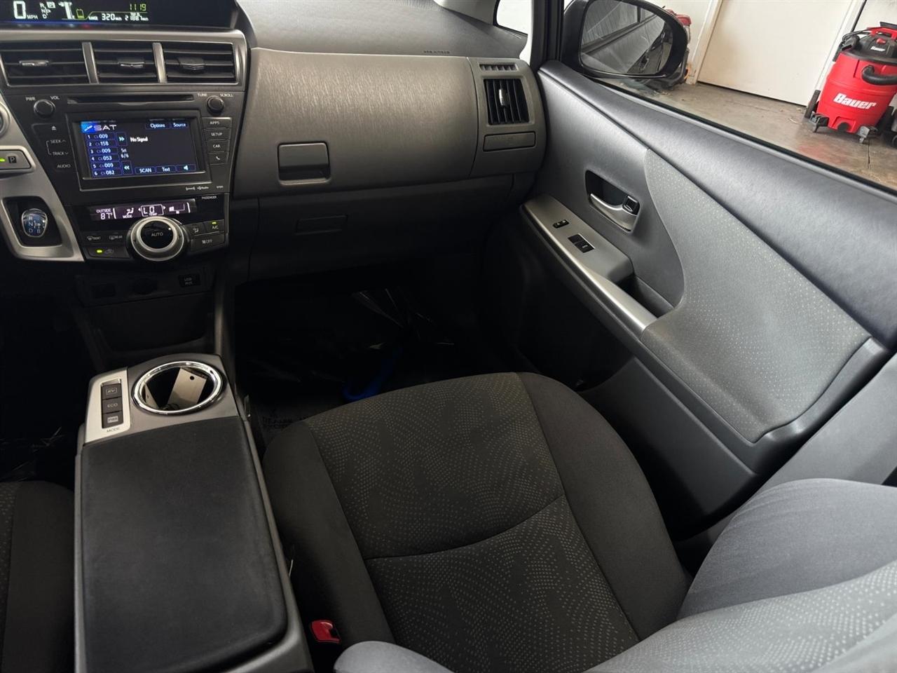 Toyota Prius V 5dr Wgn Three (Natl) 2012