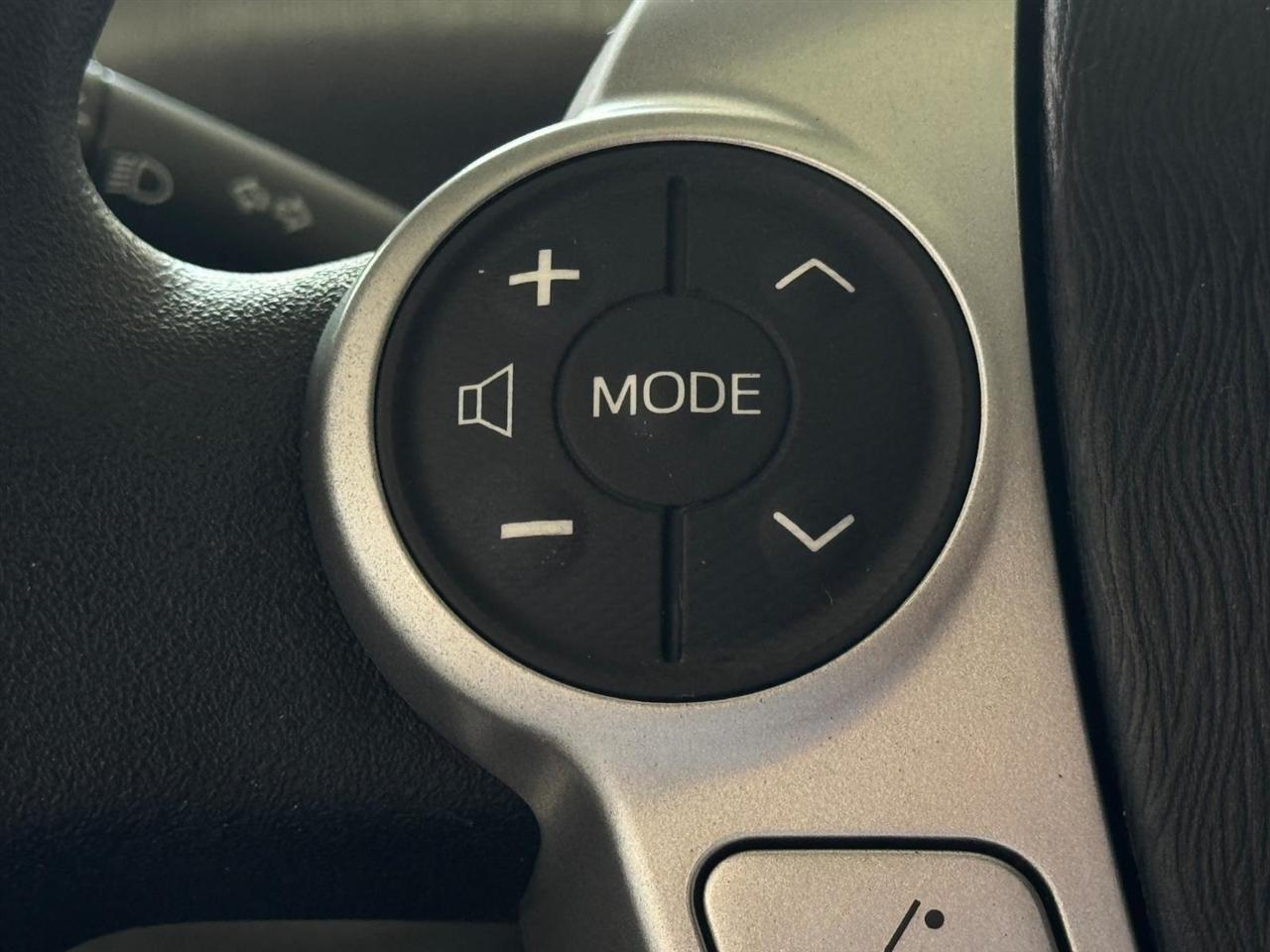 Toyota Prius V 5dr Wgn Three (Natl) 2012