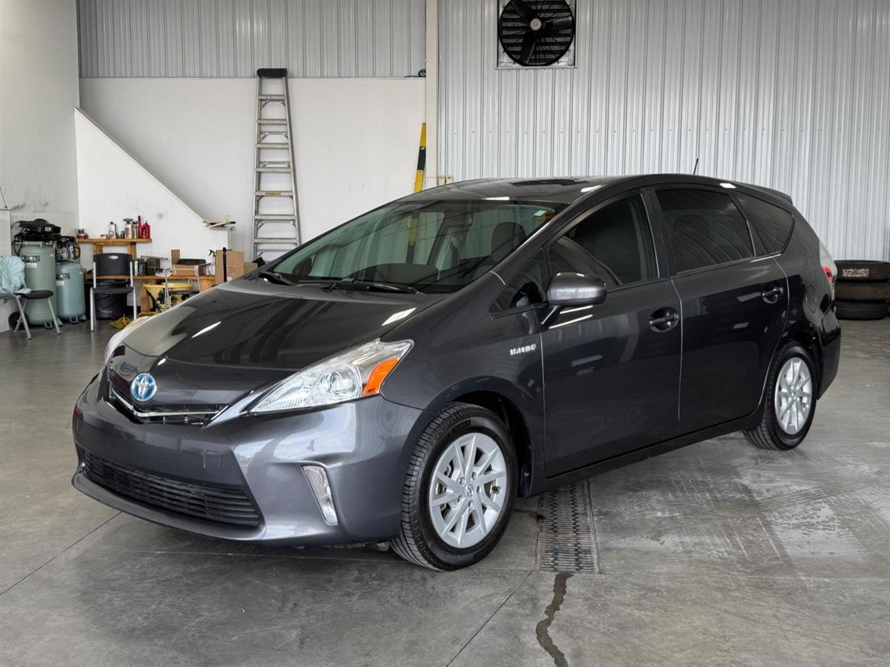 Toyota Prius V 5dr Wgn Three (Natl) 2012
