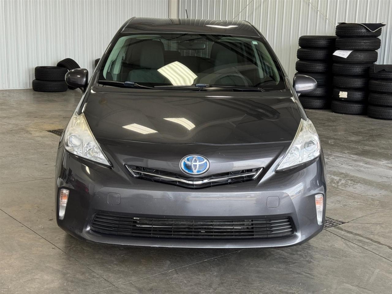 Toyota Prius V 5dr Wgn Three (Natl) 2012