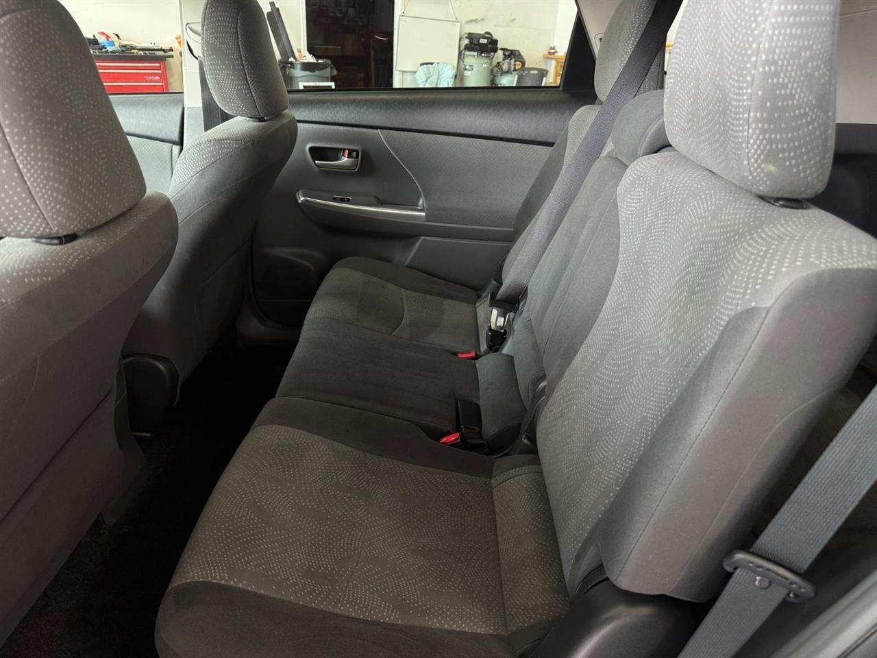 Toyota Prius V 5dr Wgn Three (Natl) 2012
