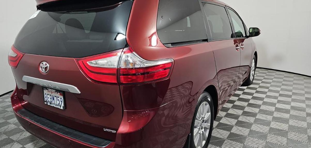 Toyota Sienna XLE Auto Access Seat FWD 7-Passenger (Natl) 2017