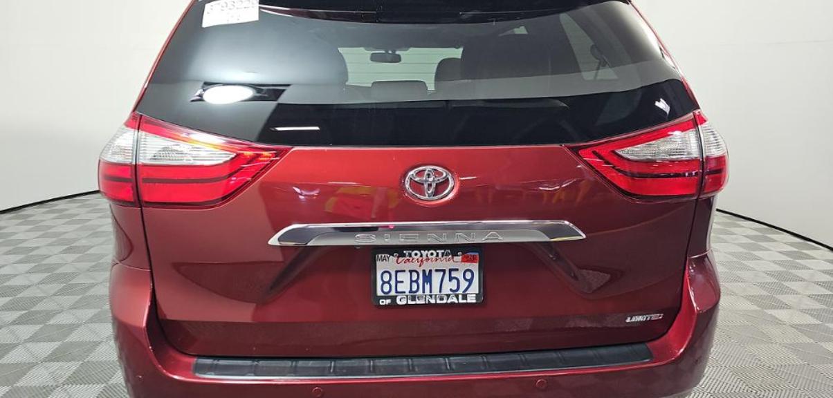 Toyota Sienna XLE Auto Access Seat FWD 7-Passenger (Natl) 2017