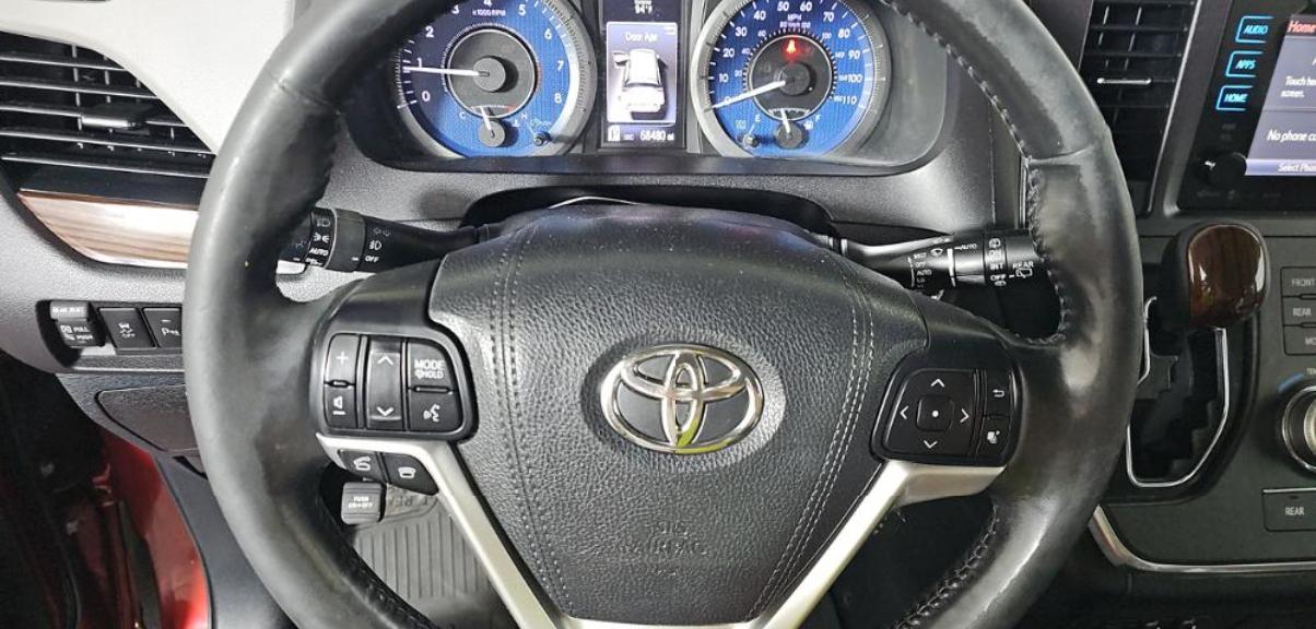 Toyota Sienna XLE Auto Access Seat FWD 7-Passenger (Natl) 2017
