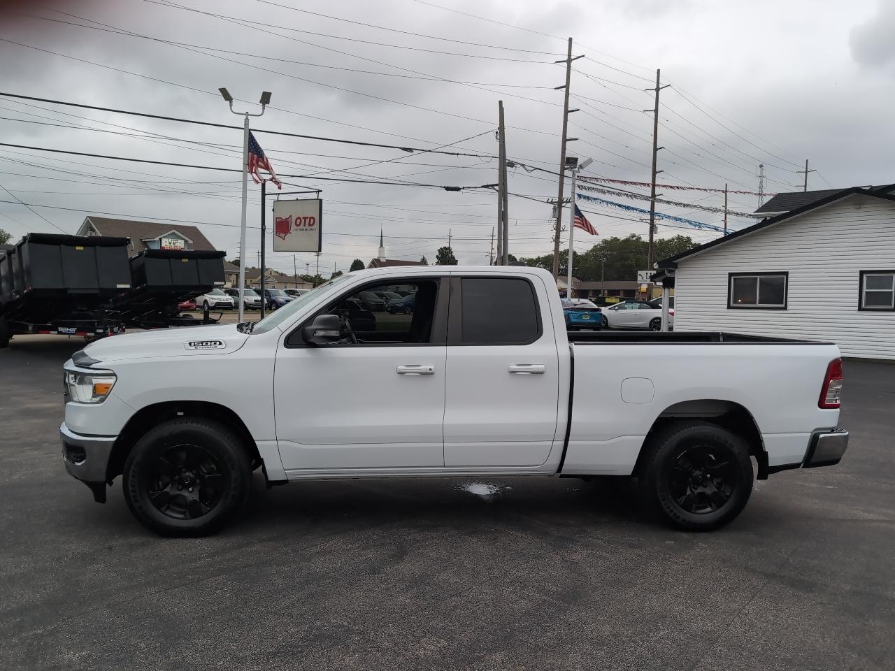 RAM 1500 Big Horn 4x4 Quad Cab 6'4" Box 2021
