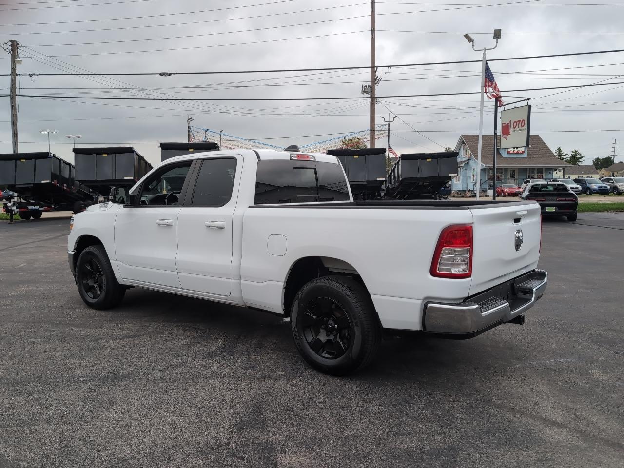 RAM 1500 Big Horn 4x4 Quad Cab 6'4" Box 2021