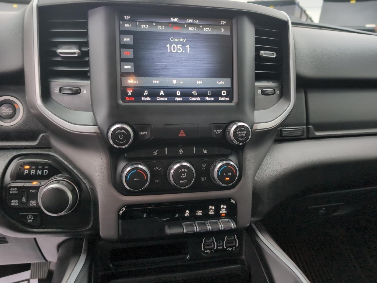 RAM 1500 Big Horn 4x4 Quad Cab 6'4" Box 2021