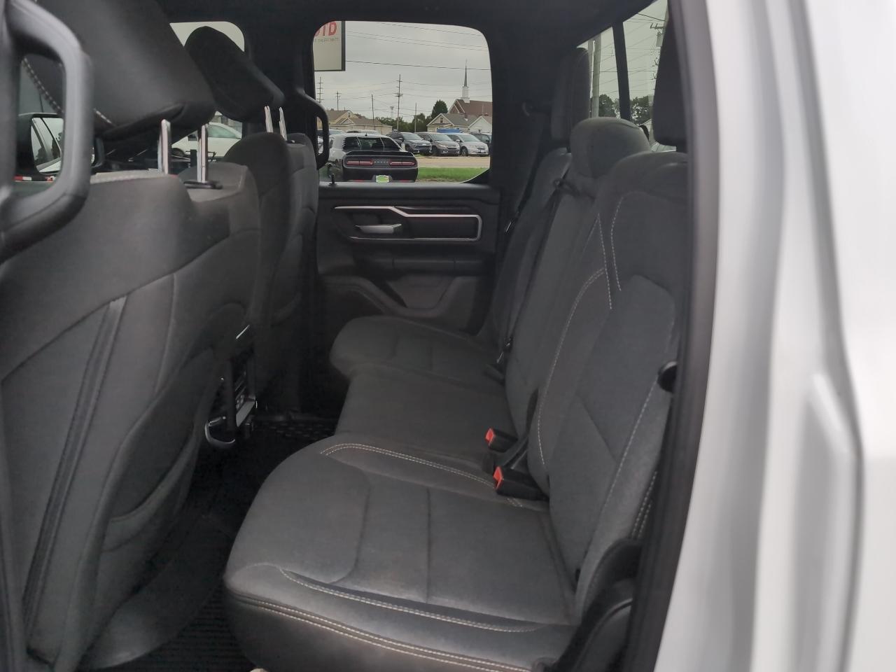 RAM 1500 Big Horn 4x4 Quad Cab 6'4" Box 2021