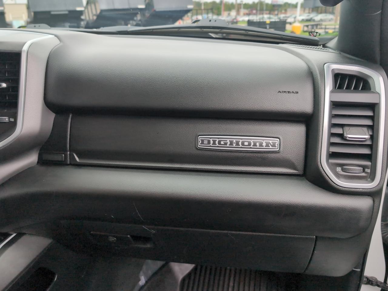 RAM 1500 Big Horn 4x4 Quad Cab 6'4" Box 2021