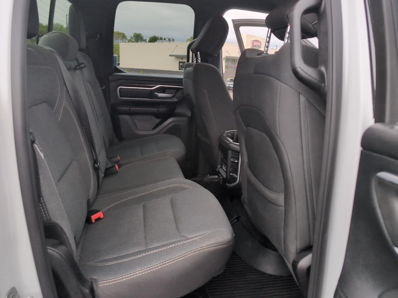 RAM 1500 Big Horn 4x4 Quad Cab 6'4" Box 2021