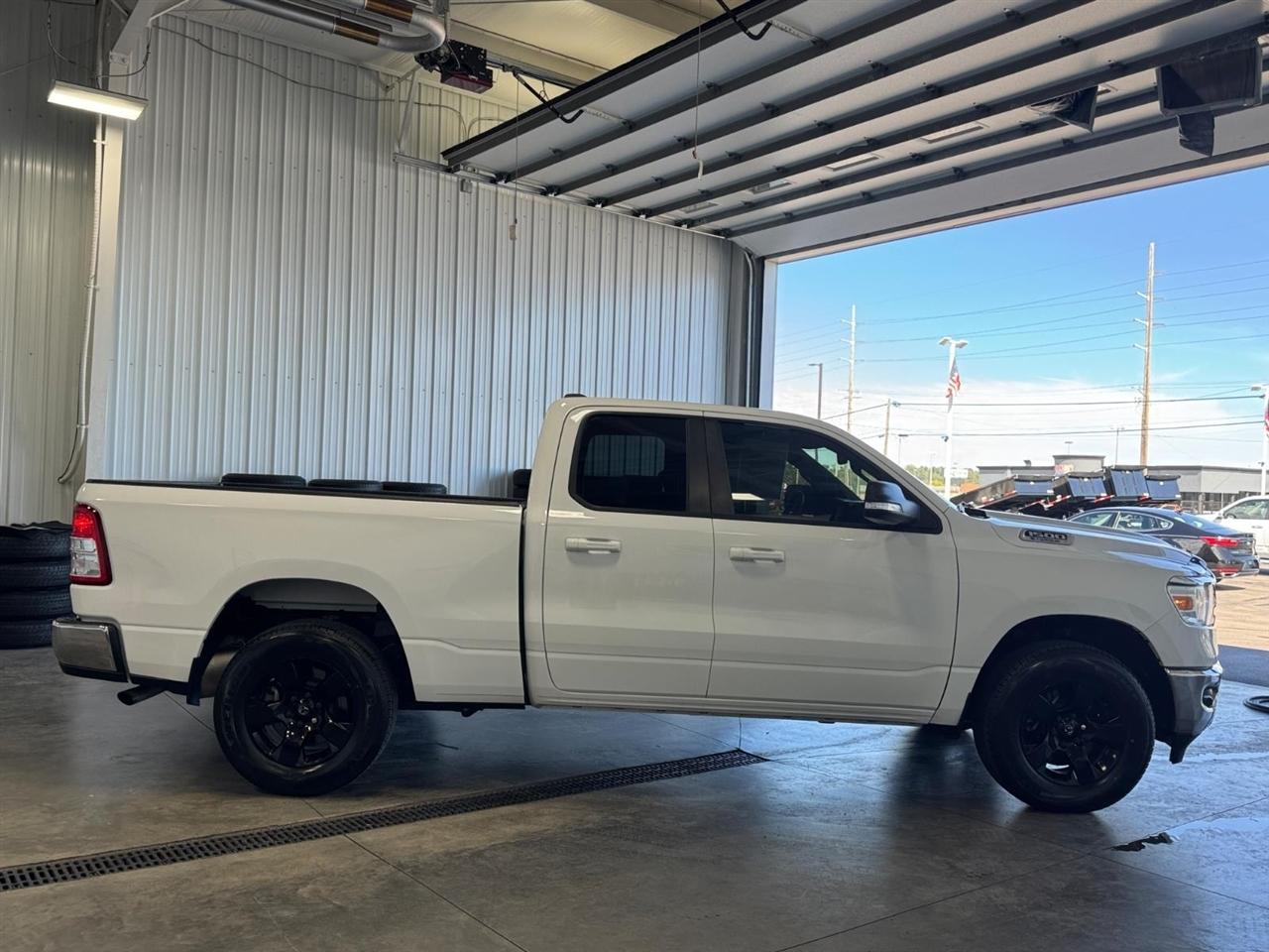 RAM 1500 Big Horn 4x4 Quad Cab 6'4" Box 2021